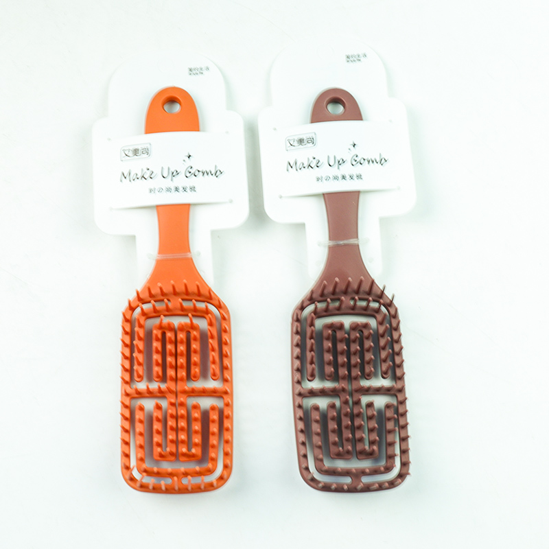 876 Square Fluffy Comb