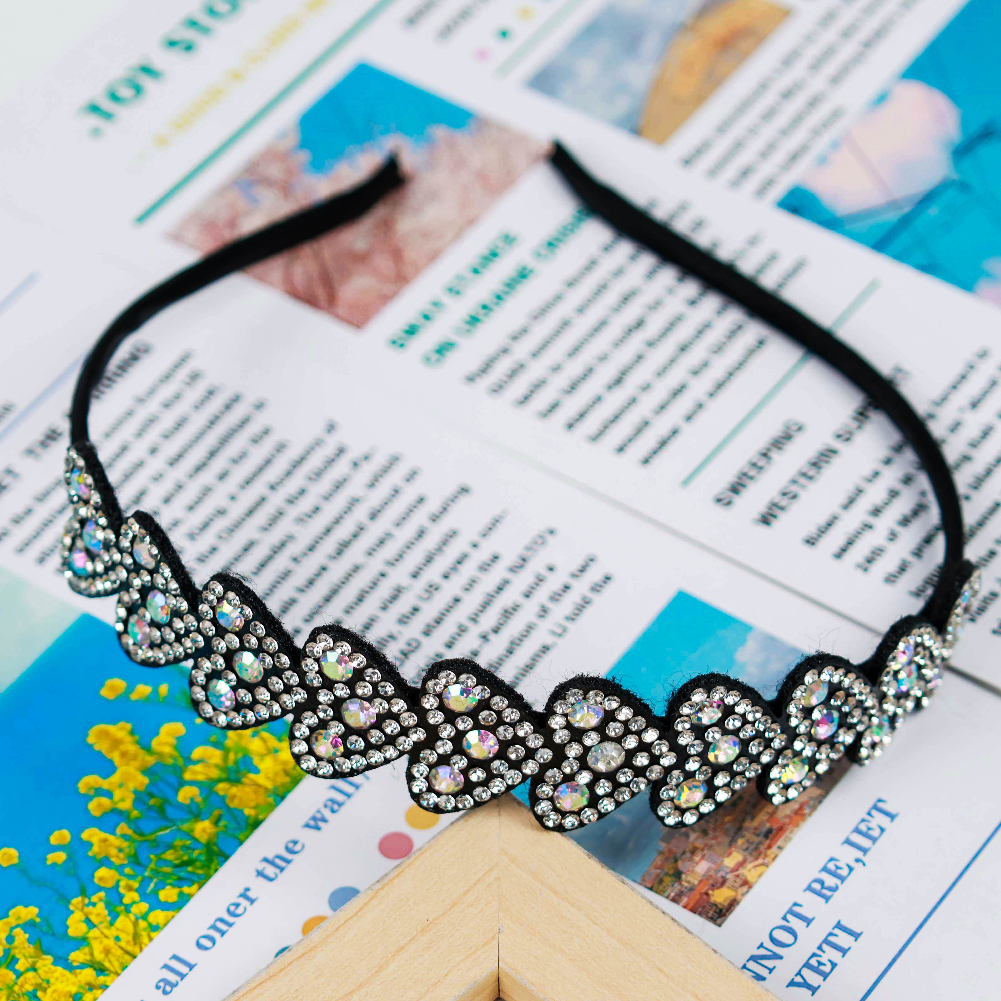 Boxed French rhinestone-shaped head buckle - Image 3