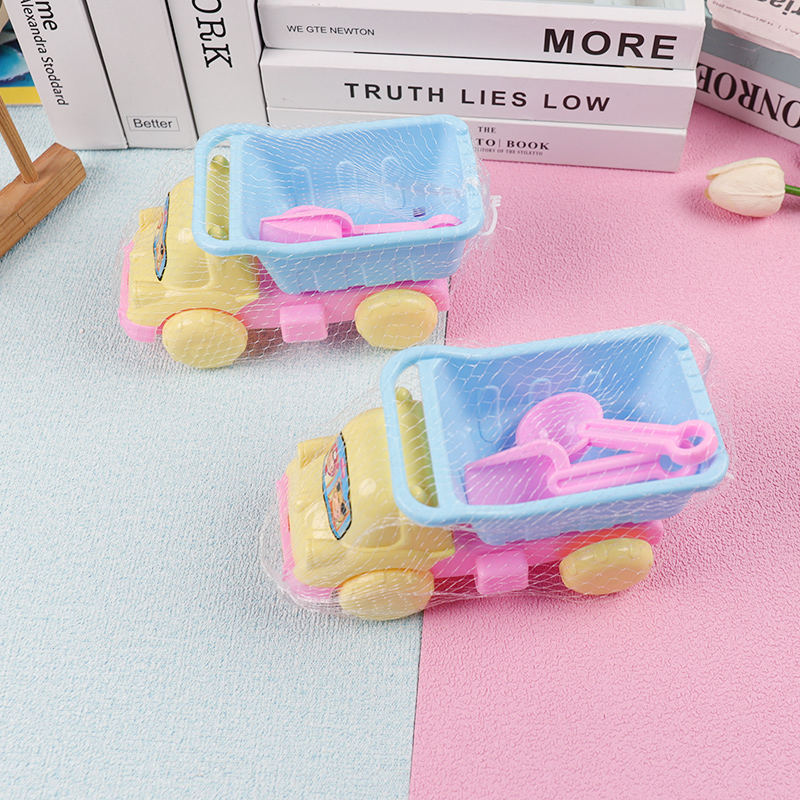 668 Cartoon Beach Car