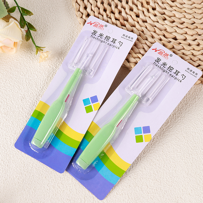 Suction card with lamp ear scoop