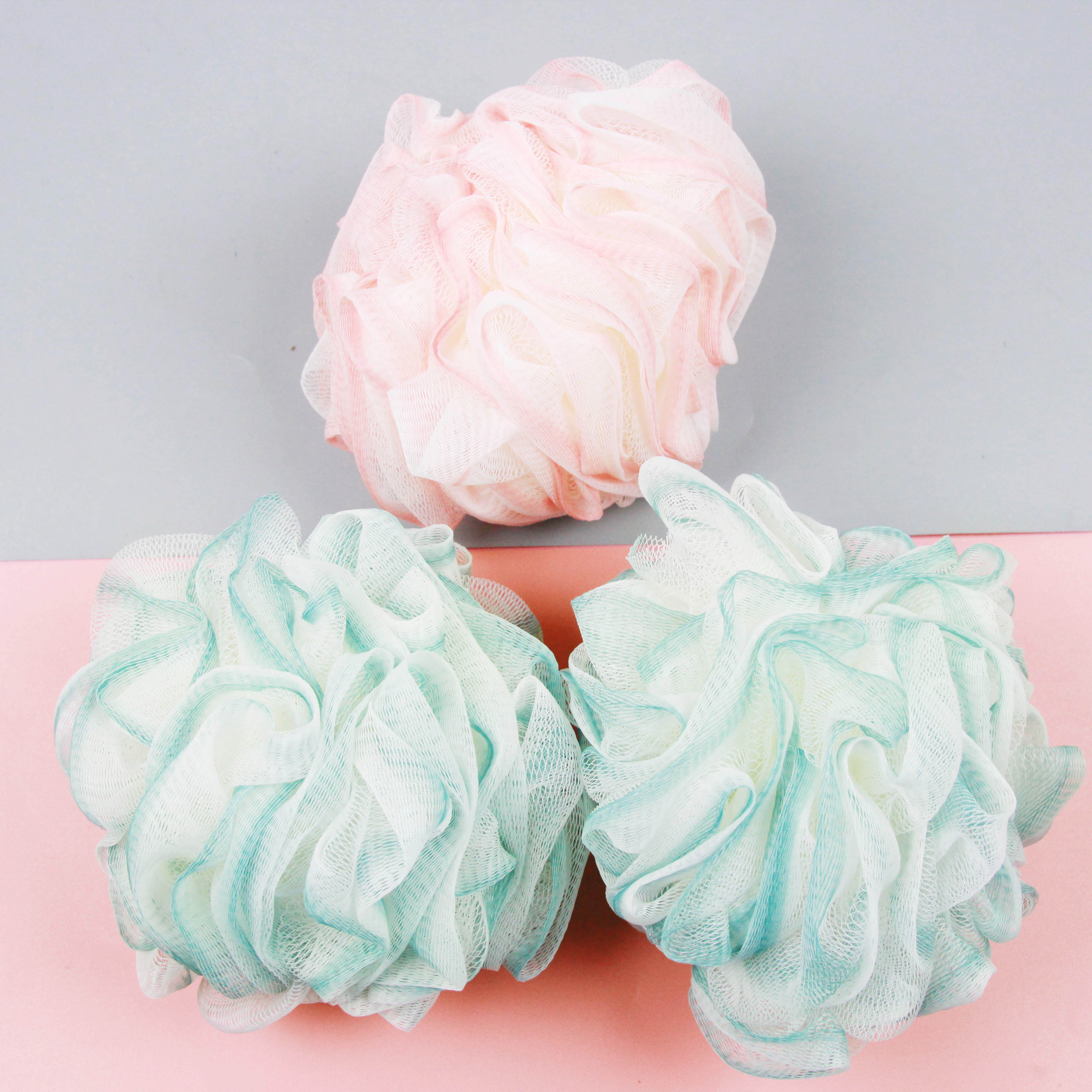 Bucket of three-color bath flowers