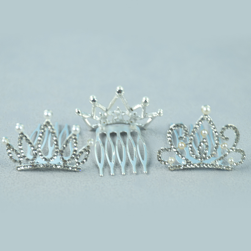 Boxed Pearl Rhinestone Crown - Image 2