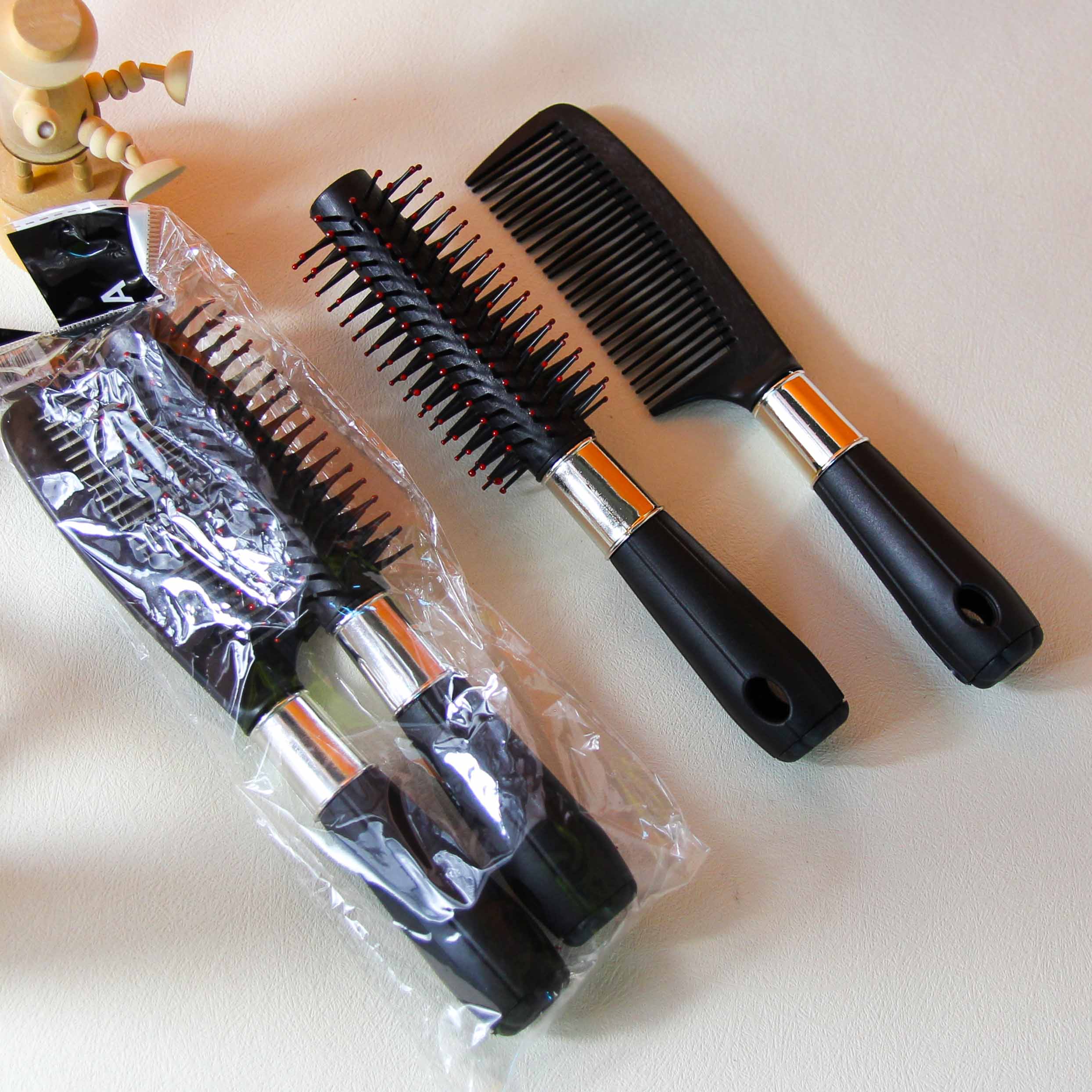 802 Two Black Combs