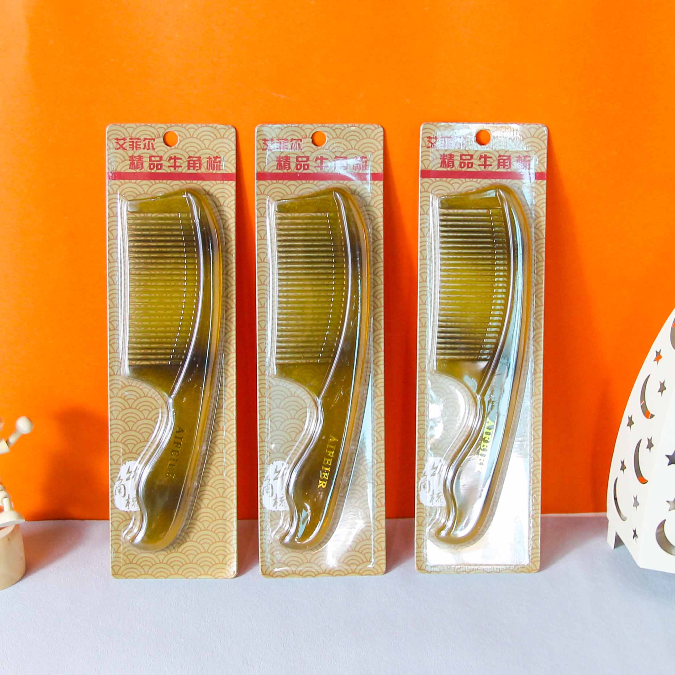 888 Blister-Packed Cow Horn Comb