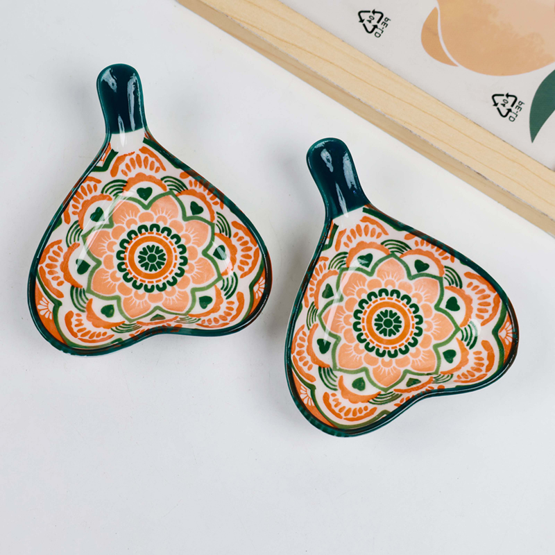 Heart-shaped flavor dish with handle (random pattern)