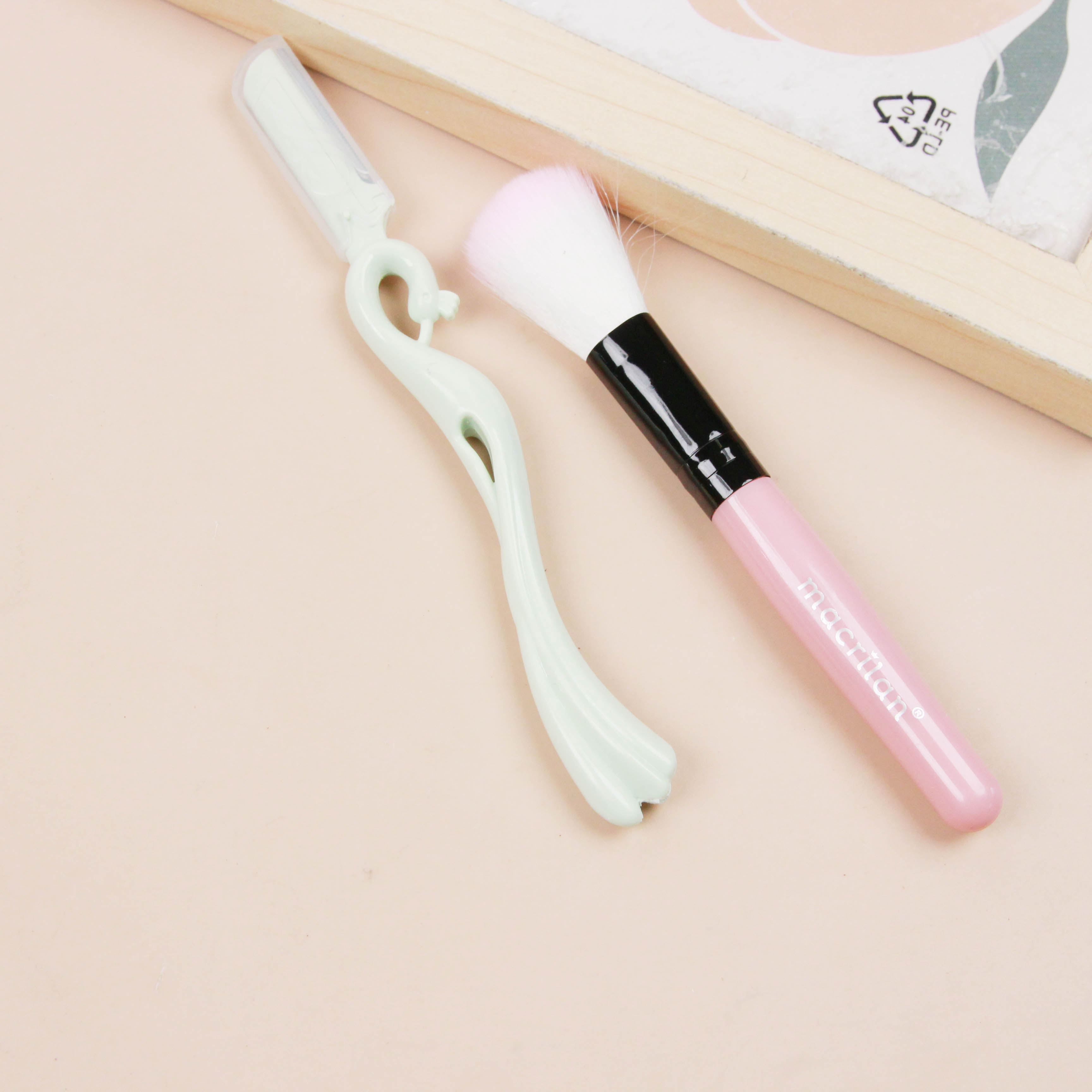 New brush eyebrow trimmer set