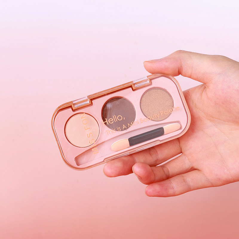 EY28 Tricolor Eyeshadow - Image 3