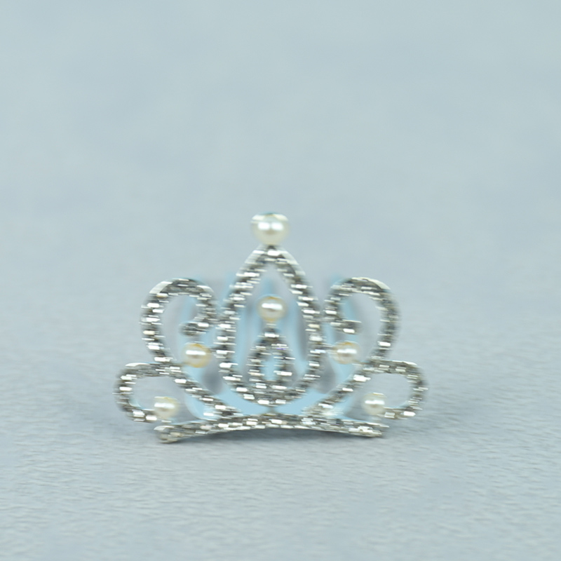 Boxed Pearl Rhinestone Crown - Image 3
