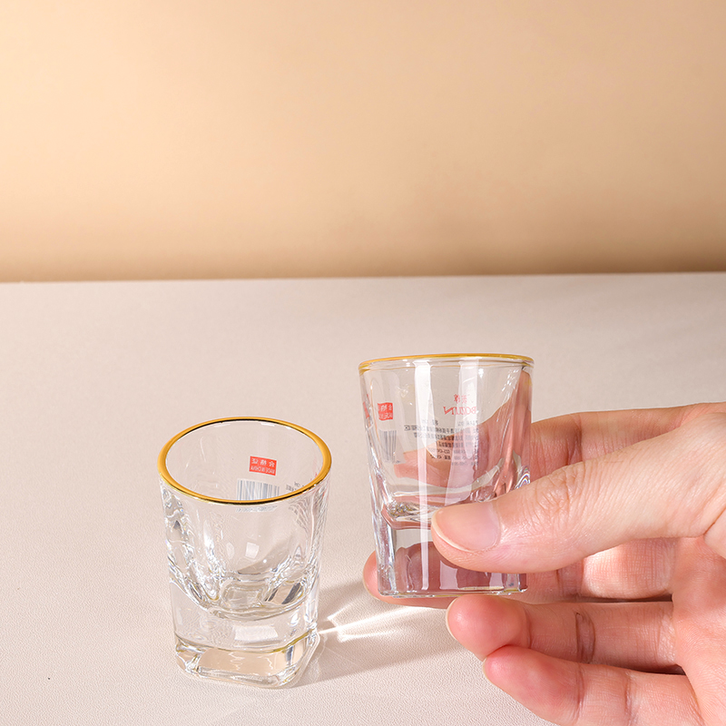 Glass star B013 small glass (Phnom Penh)