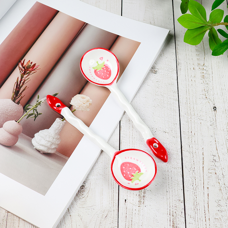 Net red twist ceramic spoon (480, strawberry)