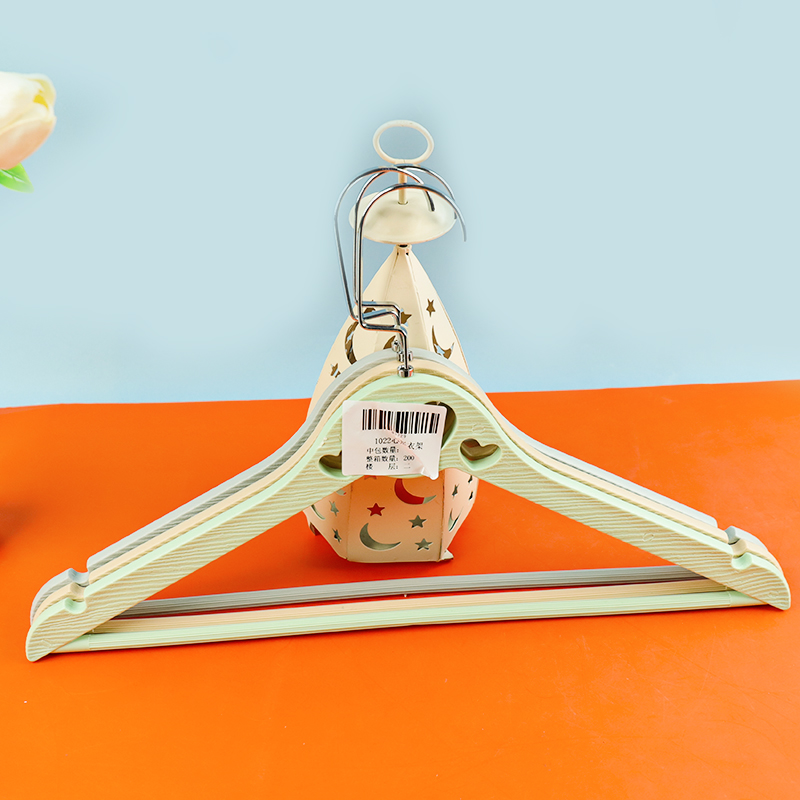 1022 Heart-Shaped Hanger