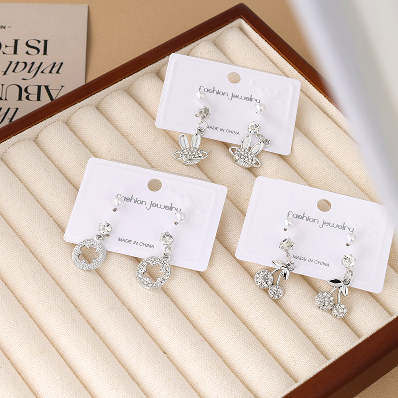 Point drill modeling two pairs of earrings