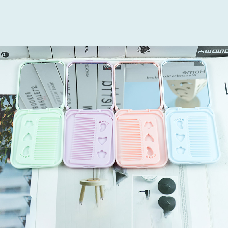 1136 Cartoon Square Folding Mirror (Comb)