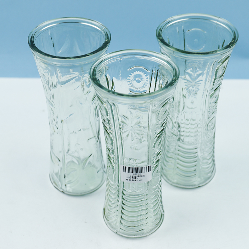2 Yuan Glass Vase - Image 3