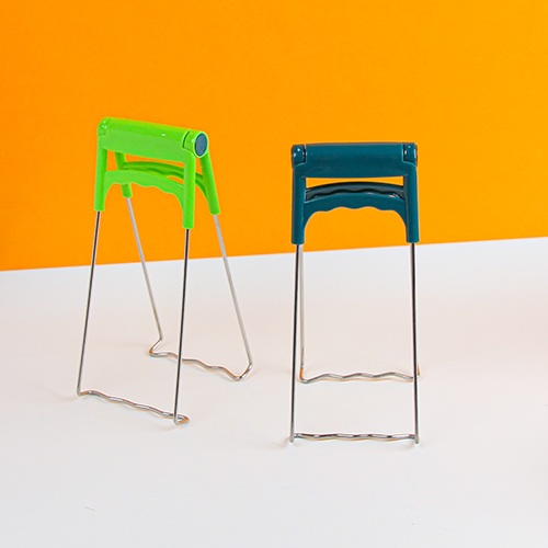 Non-magnetic tray lifting device (bowl grabbing device)